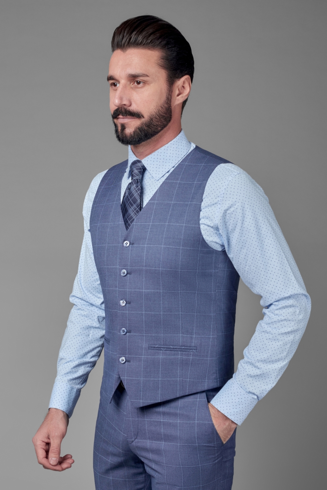 Костюмный однобортный жилет в тонкую клетку