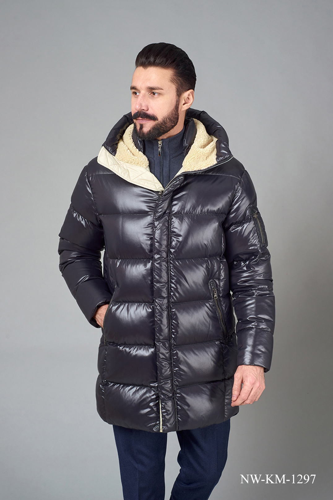 Удлиненный пуховик черного цвета