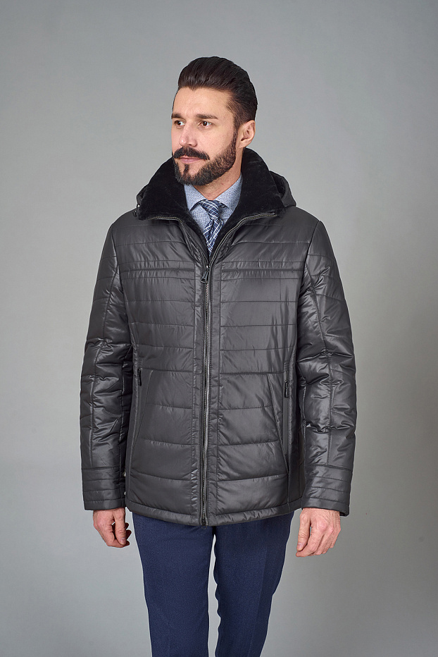 Черная куртка со строчкой