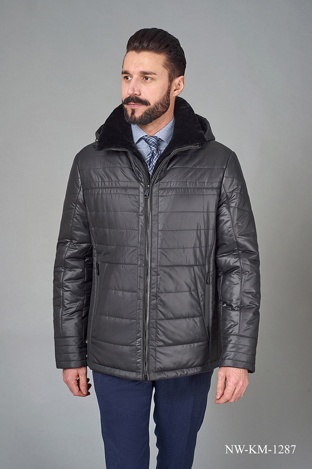 Черная куртка со строчкой