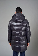 Удлиненный пуховик черного цвета